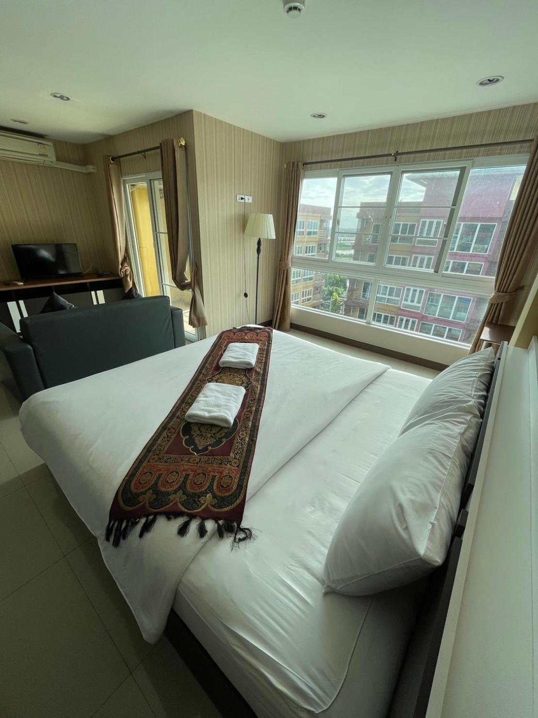 H2Do Hotel Ban Khlong Sanam Phli Esterno foto